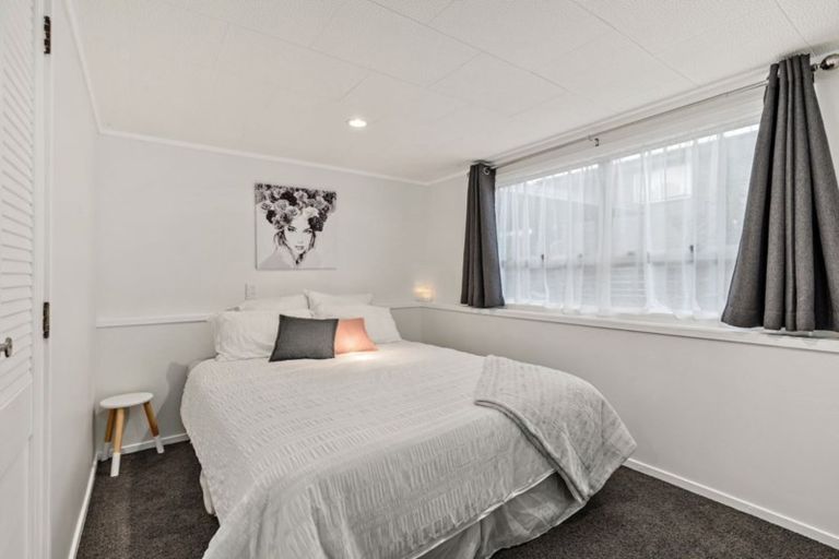 Photo of property in 53 Allington Road, Massey, Auckland, 0614