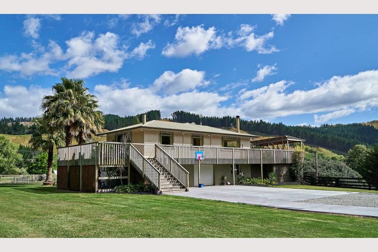 Photo of property in 921 Ngakoroa Road, Ormond, Gisborne, 4071