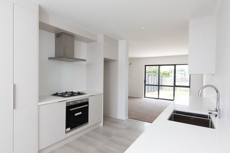 Photo of property in 30 Biplane Street, Takanini, 2112