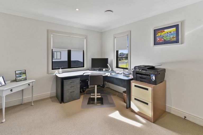 Photo of property in 3 Corsica Way, Karaka, Papakura, 2113