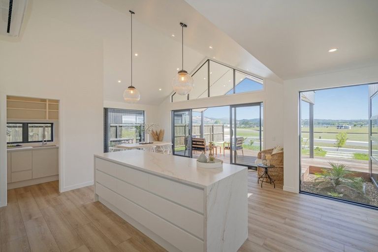 Photo of property in 9 Awatea Drive, Whitianga, 3510