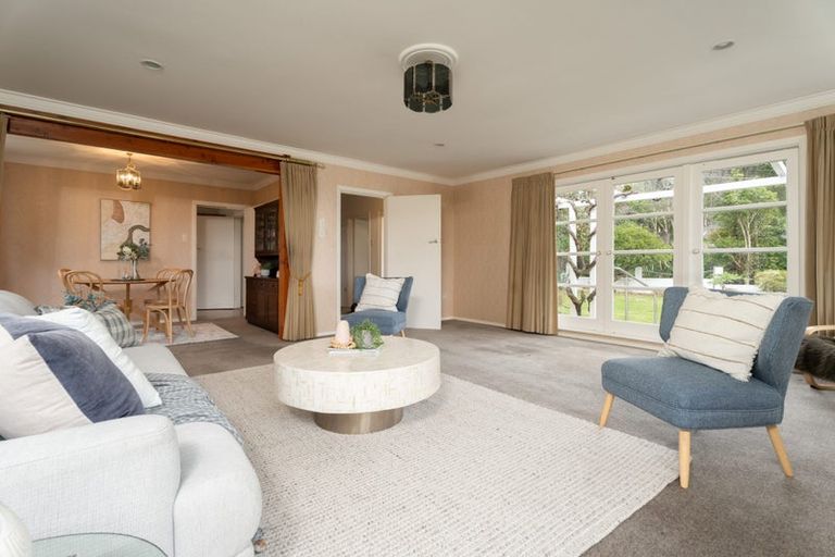 Photo of property in 1 Tainui Terrace, Tawa, Wellington, 5028