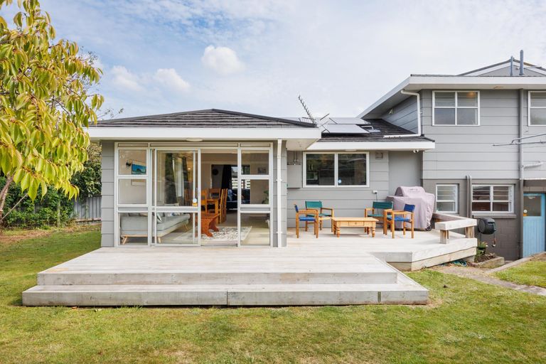 Photo of property in 10 Westhaven Grove, Takaro, Palmerston North, 4412