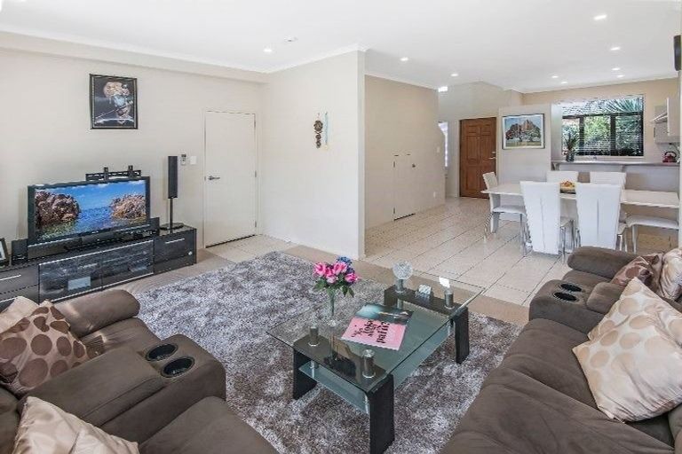 Photo of property in 12 Derg Place, East Tamaki, Auckland, 2013