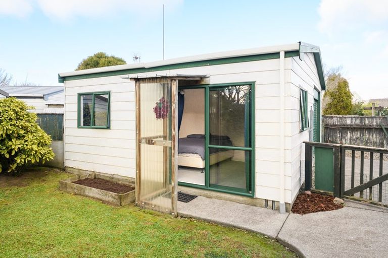 Photo of property in 2 Bevan Place, Cloverlea, Palmerston North, 4412