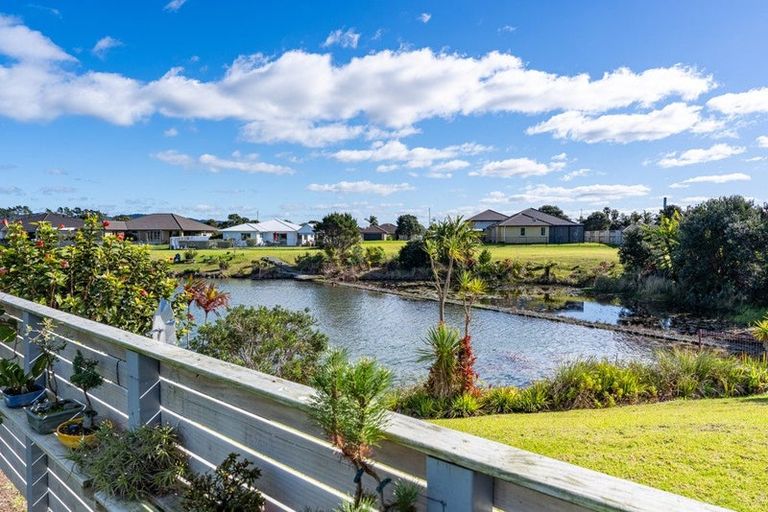 Photo of property in 9 Kamahi Place, One Tree Point, 0118