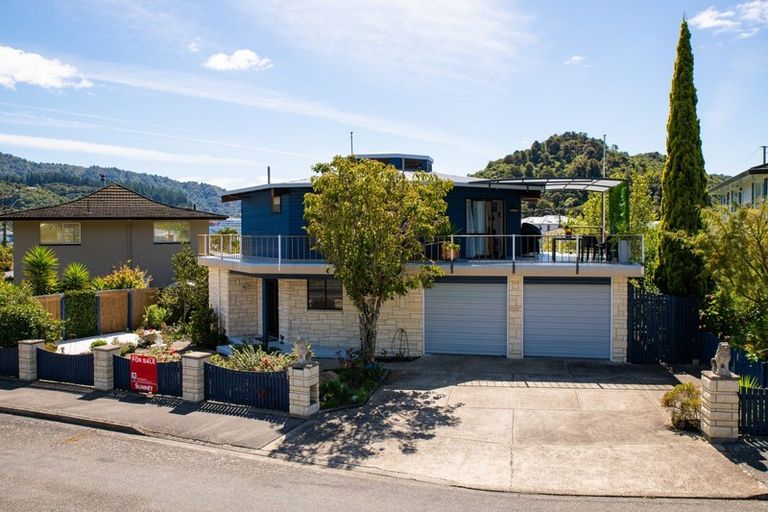 Photo of property in 6 Seaview Crescent, Picton, 7220