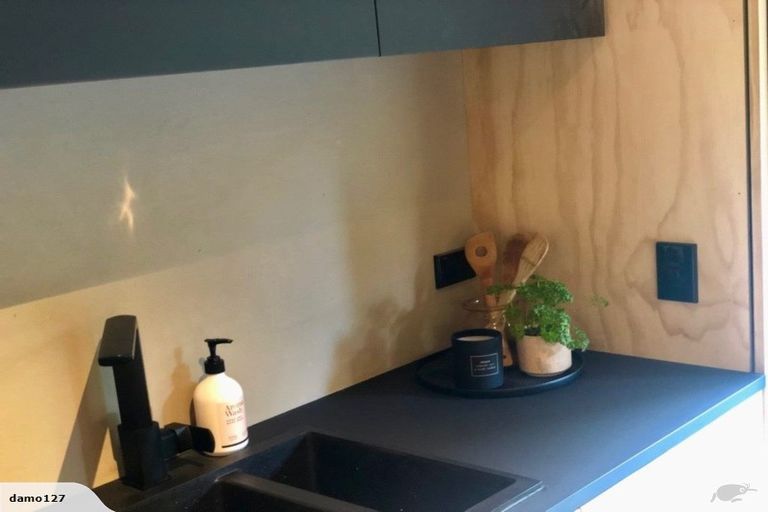 Photo of property in 3 George Avenue, Herald Island, Auckland, 0618