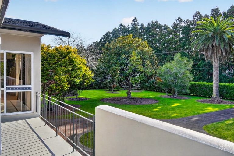 Photo of property in 873 Waitakere Road, Kumeu, 0891