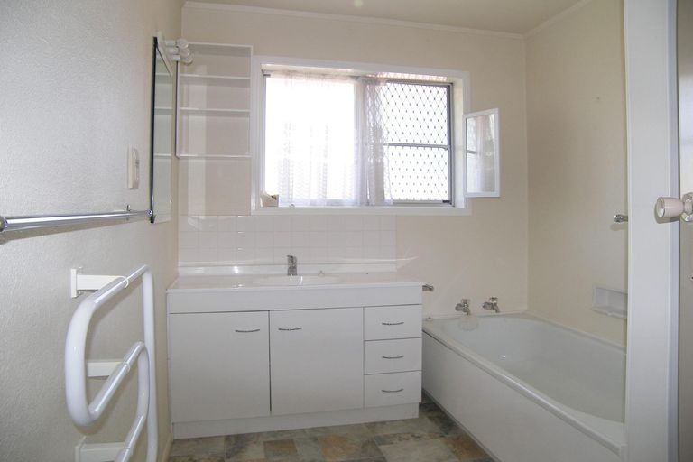 Photo of property in 18 Magnolia Avenue, Opaheke, Papakura, 2113