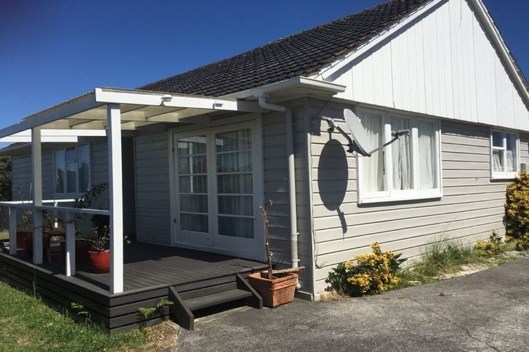 Photo of property in 1/47 Luckens Road, West Harbour, Auckland, 0618