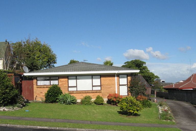 Photo of property in 2/43 Highland Park Drive, Highland Park, Auckland, 2010