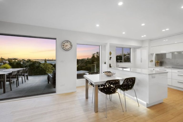 Photo of property in 13 Wilding Avenue, Northcote Point, Auckland, 0627