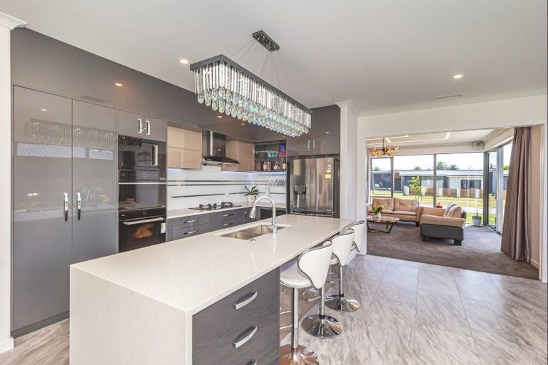 Photo of property in 18 Phoenix Palms Grove, Levin, 5510
