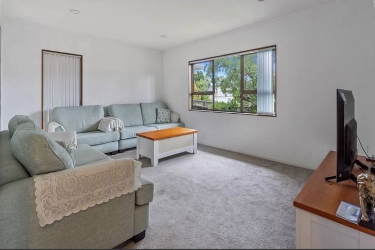 Photo of property in 20 Linwood Avenue, Forrest Hill, Auckland, 0620