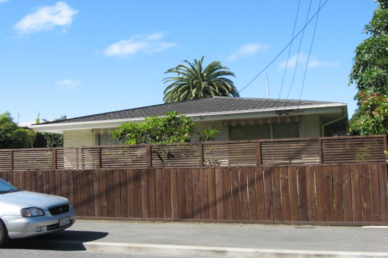 Photo of property in 2/115 Fifield Terrace, Opawa, Christchurch, 8023