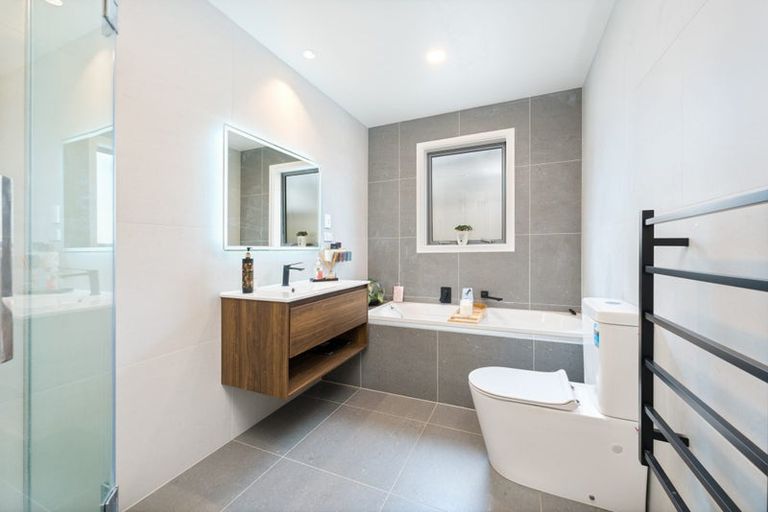 Photo of property in 24 Tarras Road, Kumeu, 0810