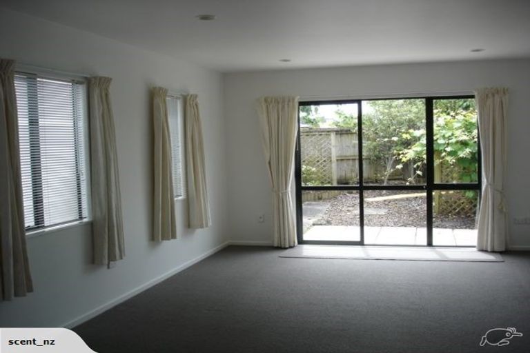 Photo of property in 9/6 John Jennings Drive, Oteha, Auckland, 0632