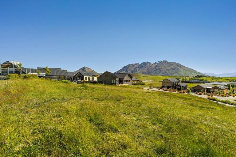 Photo of property in 42 Cunninghams Drive, Jacks Point, Queenstown, 9371