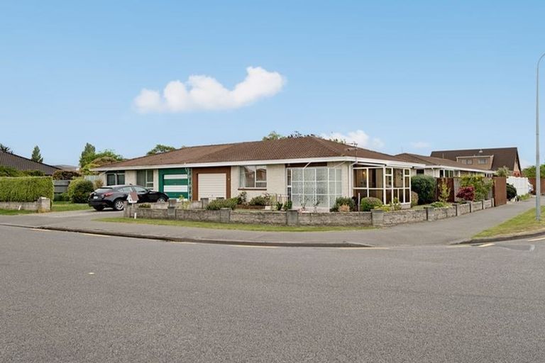 Photo of property in 2/10 Nyoli Street, Northcote, Christchurch, 8052