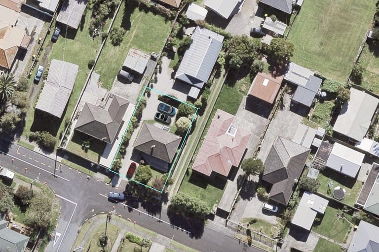 Photo of property in 12 Beaubank Road, Kelston, Auckland, 0602