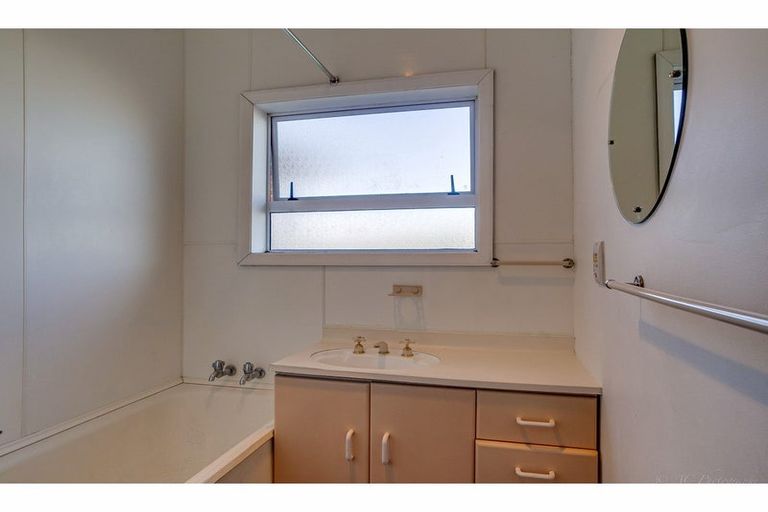 Photo of property in 16 Saint George Street, Watlington, Timaru, 7910