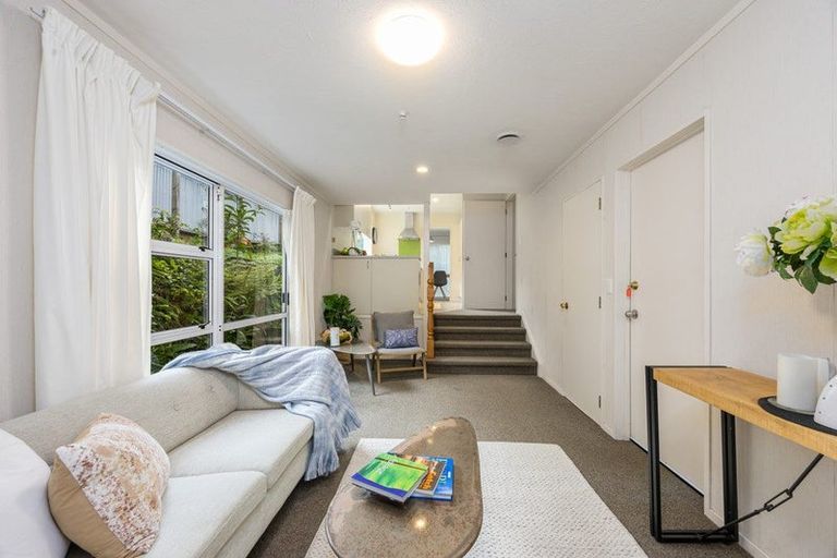 Photo of property in 2/112 Nigel Road, Browns Bay, Auckland, 0630