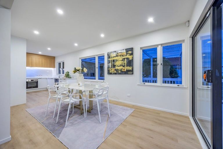 Photo of property in 255 Glenfield Road, Hillcrest, Auckland, 0627