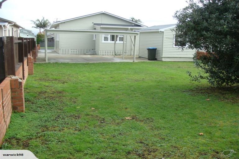 Photo of property in 25 Hawea Road, Point Chevalier, Auckland, 1022