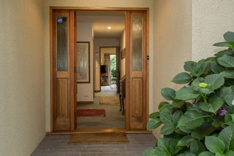 Photo of property in 6 Heuchan Lane, Wanaka, 9305