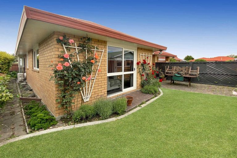 Photo of property in 2/58b Daniels Road, Redwood, Christchurch, 8051