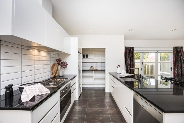 Photo of property in 16 Hardie Street, Hokowhitu, Palmerston North, 4410