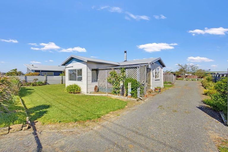 Photo of property in 24 Linklater Avenue, Foxton Beach, Foxton, 4815