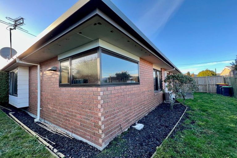 Photo of property in 2/98 Springs Road, Hornby, Christchurch, 8042
