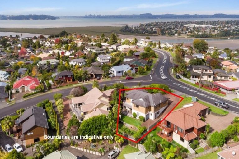 Photo of property in 108 Luckens Road, West Harbour, Auckland, 0618