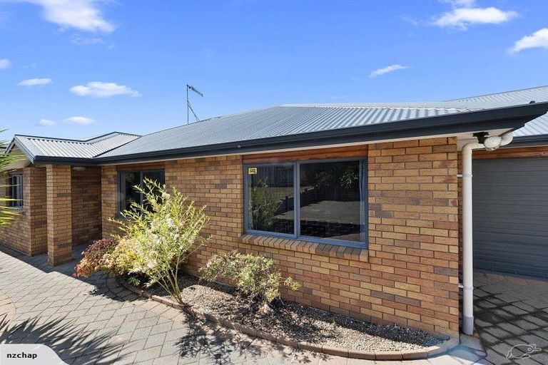 Photo of property in 57 Forest Lake Road, Forest Lake, Hamilton, 3200