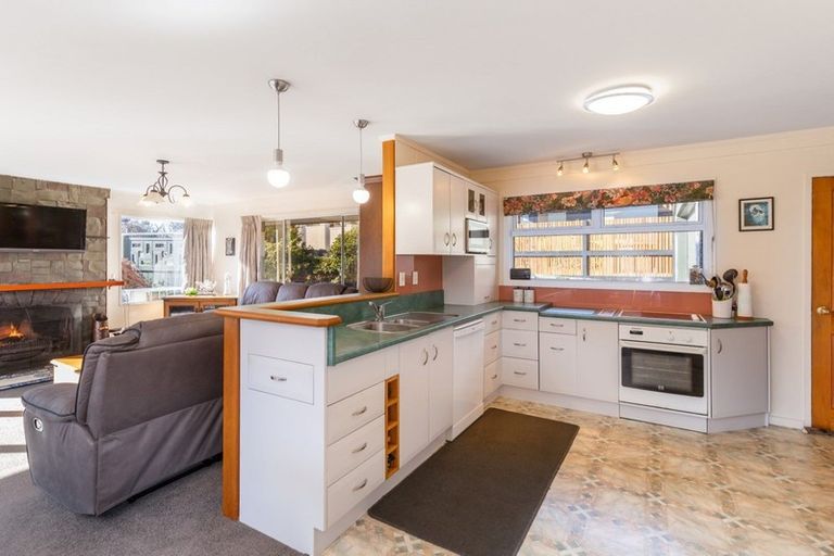 Photo of property in 11 Poplar Drive, Kelvin Heights, Queenstown, 9300