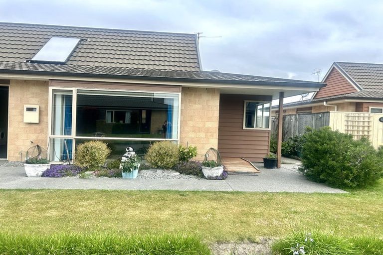 Photo of property in 3 Reeves Road, Rangiora, 7400