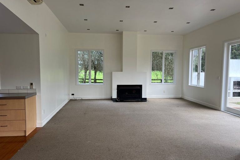 Photo of property in 62 Boord Crescent, Kumeu, 0891