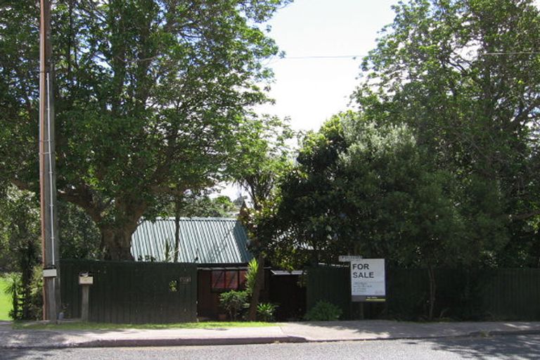 Photo of property in 29 Glencoe Road, Browns Bay, Auckland, 0630