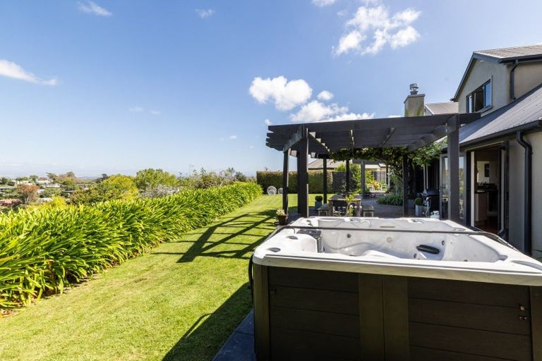 Photo of property in 65 Hikanui Drive, Havelock North, 4130