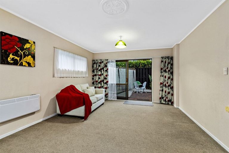 Photo of property in 2/18 Rangitoto Terrace, Milford, Auckland, 0620