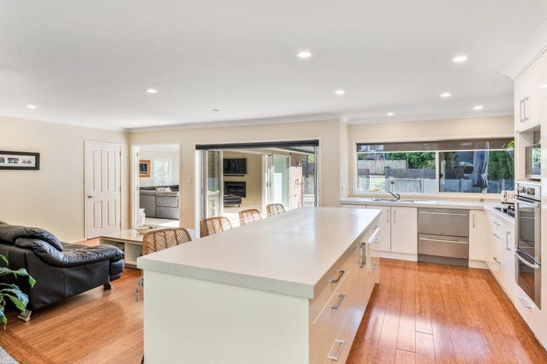 Photo of property in 5 Seymour Road, Mellons Bay, Auckland, 2014