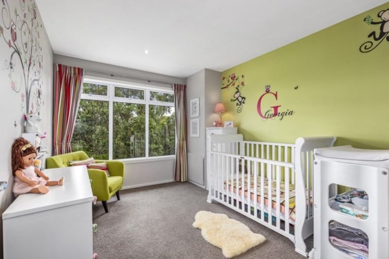 Photo of property in 13 Wattle Grove, Maungaraki, Lower Hutt, 5010