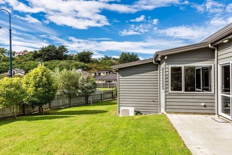 Photo of property in 5 Fiordland Place, Aotea, Porirua, 5024