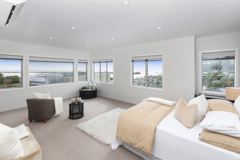 Photo of property in 2 Challenger Lane, Redcliffs, Christchurch, 8081