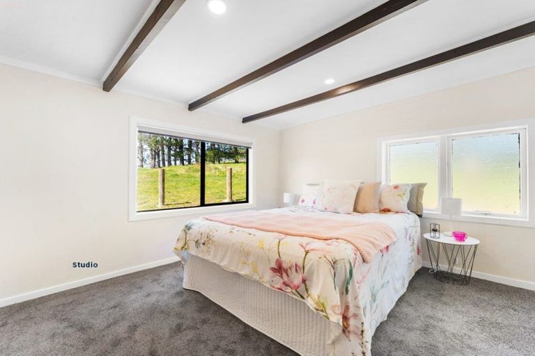 Photo of property in 65 Annett Road, Kumeu, 0891