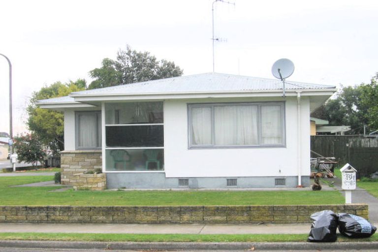 Photo of property in 19 Henderson Crescent, Onekawa, Napier, 4110