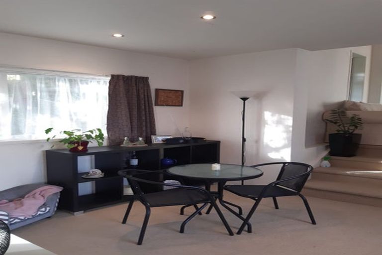 Photo of property in 2/5 Downing Street, Glenfield, Auckland, 0629