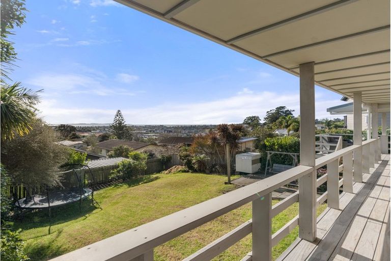 Photo of property in 30 Whangaparaoa Road, Red Beach, 0932